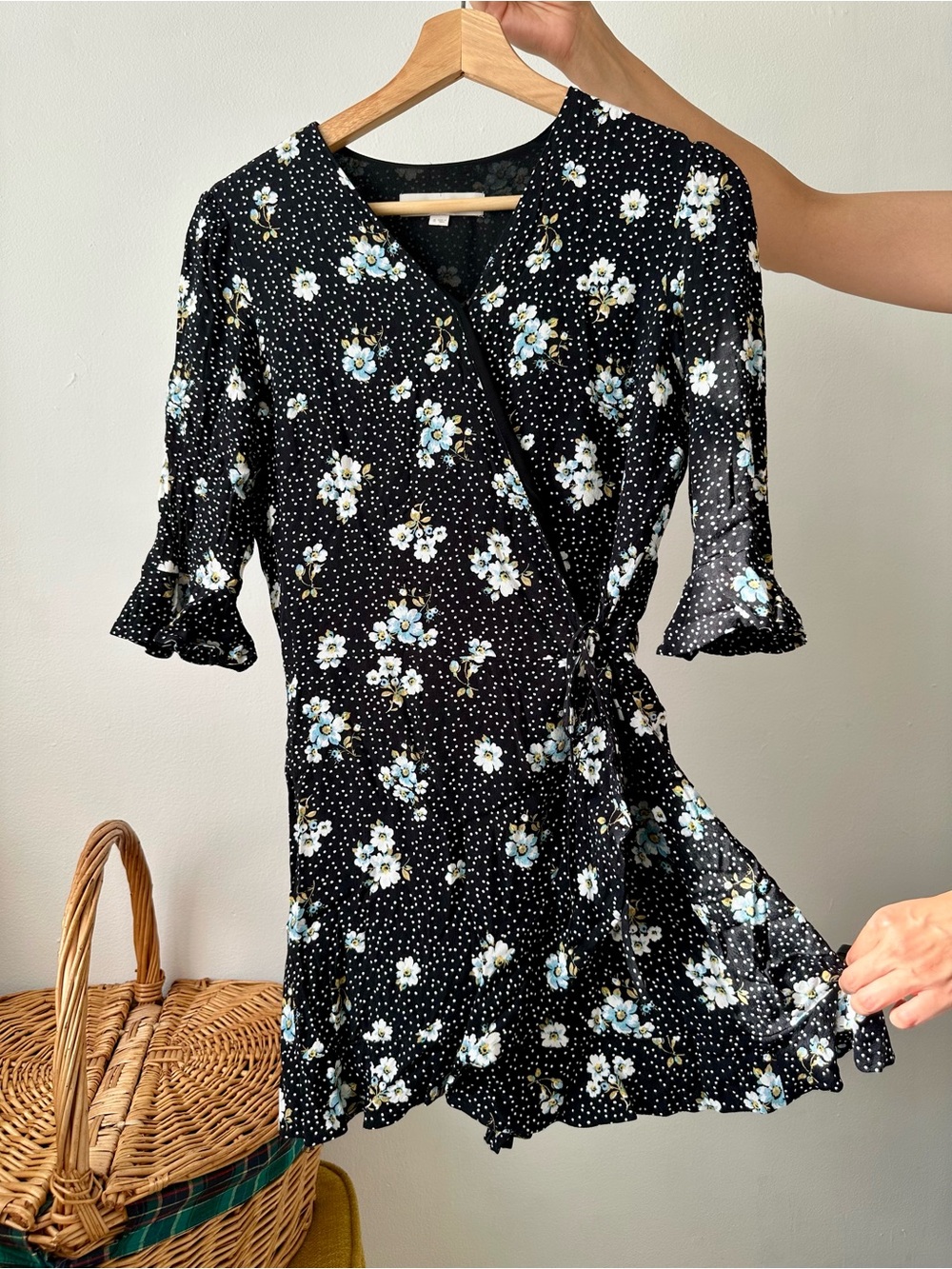 Loft skort romper
Size 0 fits xs-s
Floral